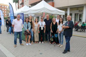 La Feria de Asociaciones llena la calle la Vía de Dénia de entidades sin ánimo de lucro