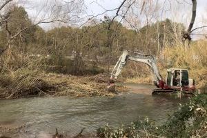 Fallece un trabajador tras ser arrollado por un tractor en el cauce del río Túria en Paterna