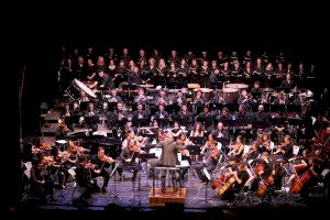 L'Orquestra Simfònica Caixa Ontinyent torna amb la seua magistral sonoritat en el concert commemoració del seu 20 aniversari