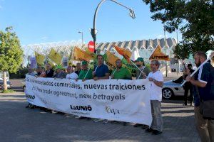 Agricultors protesten a València contra els acords comercials que la UE manté amb tercers països per "competència deslleial"