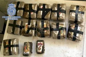 La Policía Nacional desmantela un punto de venta de droga en Valencia dedicado a la distribución de cocaína, hachís y marihuana