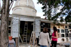 El Ayuntamiento de Torreblanca hace trabajos de mejora en el cementerio de cara al día de Todos los Santos