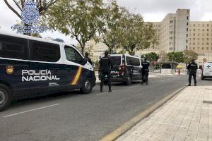La Policía Nacional ha detenido en la última semana a tres personas acusadas de desórdenes públicos al realizar falsos avisos de bomba