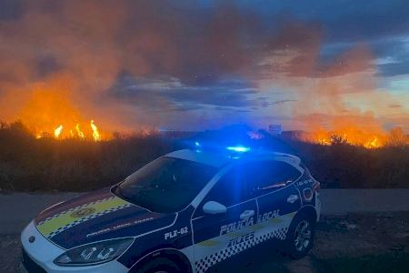 Los bomberos sofocan un incendio declarado en Xilxes