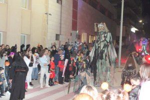 Almenara celebra el pasacalle de Halloween con una gran participación