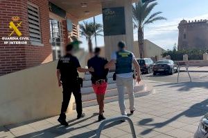 Detingut un jove després de violar una turista britànica en una zona de festa de Pilar de la Horadada