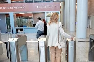 Justicia habilita un sistema de acceso con tarjeta magnética para facilitar la entrada a la Ciudad de la Justicia de Valencia