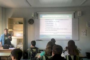 La Diputació de València organitza un taller per a previndre el mal ús dels videojocs als adolescents a Canals