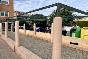 Petrer remodela el parque Federico García Lorca con la reparación de las pérgolas y mejoras en el equipamiento