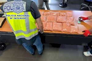 Detenidos en Alicante dos varones que pretendían transportar por carretera desde Francia hasta Murcia cerca de 38.000 pastillas de éxtasis