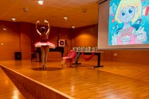 La historia de Erika y su amor a la danza rompen barreras en el Centre Municipal de les Arts de Burriana