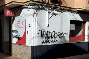 Atacan la sede socialista en Nules con pintadas de "traidores" y "asesinos"