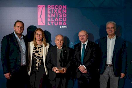 La Diputació de València premia a Fermín Pardo per una vida dedicada a la promoció de la cultura