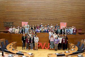 80 persones joves participen en la tercera edició del Parlament Valencià Jove per a debatre sobre habitatge juvenil