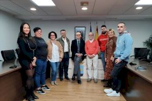 El Ayuntamiento de Rafal recibe al escritor valenciano y Premio Nacional de Poesía Guillermo Carnero