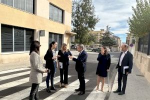 La alcaldesa de Vall d’Alba y el conseller de Educación abren una nueva etapa por el futuro del nuevo colegio de la localidad