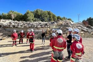 Los Bomberos del “GEA Alicante” entrenan ejercicios de rescate en La Nucía