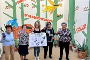 La escuela de adultos de La Pobla de Farnals celebra el 25N con actividades de concienciación