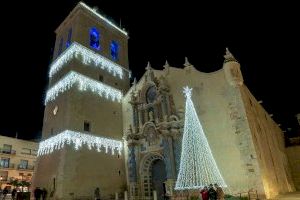 Vinaròs escalfa motors per al Nadal amb l'encesa de llums