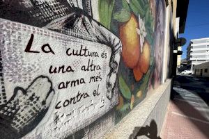 Atacan el mural en homenaje al poeta Poco Mollá picando la pared para eliminar la palabra fascismo