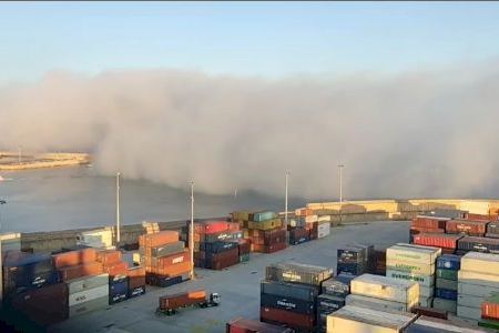 VIDEO | Una espectacular niebla engulle Valencia: así llegó a la ciudad obligando a cerrar el aeropuerto