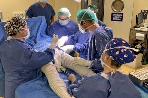Vithas forma a cirujanos en una innovadora técnica de prótesis de cadera que evita dañar los músculos