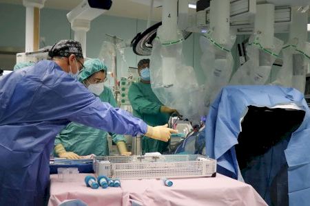 L'Hospital La Fe supera les 300 intervencions amb cirurgia robòtica Da Vinci després d'un any de funcionament
