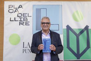 L’UJI lliura el Premi Manel Garcia Grau a l’escriptor Vicenç Llorca