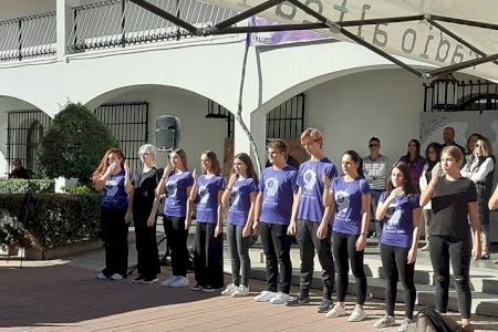 S'instal·la a Altea la primera urna contra la violència de gènere amb motiu del 25N