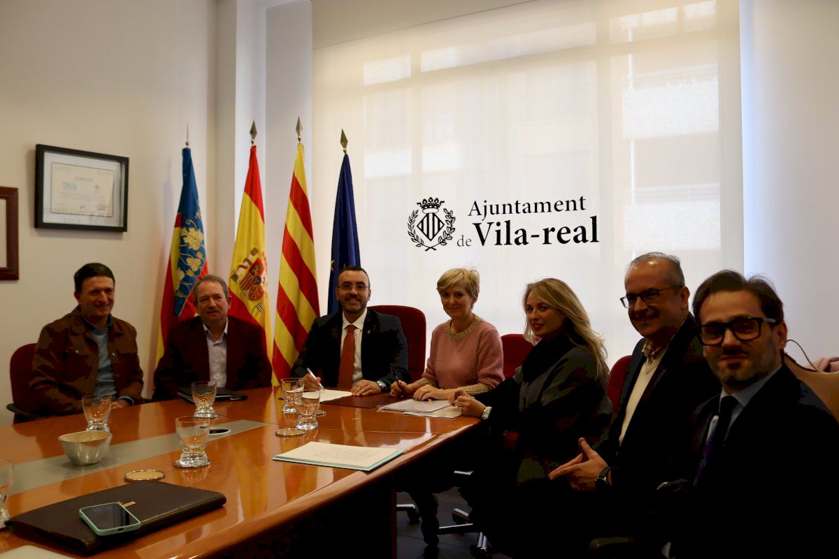 Vila-real firma un acuerdo histórico para la incorporación de la casa museo de Llorens Poy al patrimonio municipal
