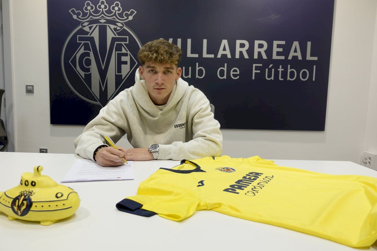 El Villarreal renueva a Hugo Pérez tras la lesión