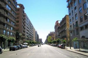 Dos vehicles ‘kamikazes’ en direcció contrària causen un accident a València