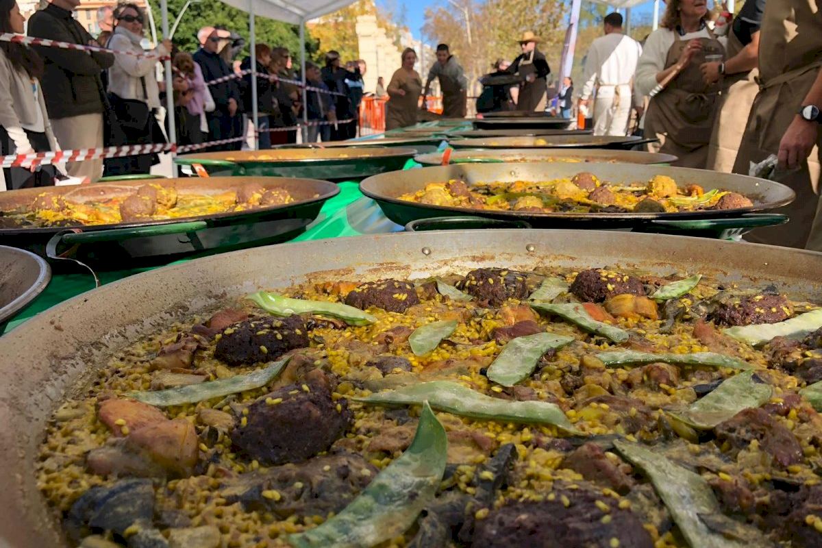 Castellón clausura el “mes del arroz” con la celebración del concurso internacional de paella con pelotas de Navidad