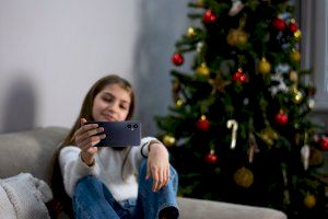 ¿Papá Noel o los Reyes Magos van a regalar un móvil a tu hijo esta Navidad? Ten en cuenta estos consejos
