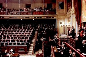 Los diputados y senadores valencianos que aprobaron la Constitución del 78 recibirán la Distinción del Consell