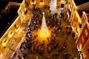 Sant Jordi inicia su programación de Navidad con un espectacular encendido de luces en su plaza Mayor