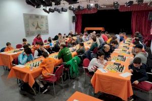 El VIII Coves de Paterna enfrenta a un centenar de ajedrecistas