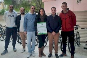 El colegio de Rafal recibe un galardón de la DGT por su concienciación al alumnado en movilidad sostenible