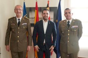 Sagredo recibe al nuevo Coronel del Acuartelamiento Daoiz y Velarde de Paterna