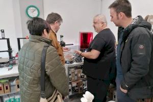 El equipo de Gobierno municipal visita la empresa de impresión digital Club 3D, puntera en el sector