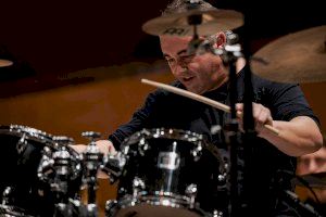 La Big Band UJI cierra el año con el Concierto de Navidad acompañada por el percusionista Javier Eguillor