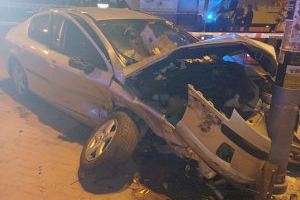Un conductor ebrio  y drogado se estrella contra una terraza en Alboraia y deja tres heridos