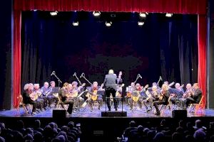 El concierto navideño de la Orquestra Batiste Mut se convierte en un emotivo homenaje a cuatro veteranos integrantes de la banda