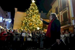 Más de 300 voces interpretan villancicos en el primer ‘Nadal al carrer’ de Castellón en Vila-real
