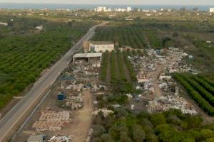 Desastre ecológico en Nules: tres investigados por el SEPRONA por acumulación ilegal de toneladas de residuos, entre ellos amianto
