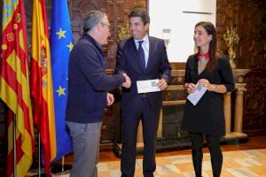 Carlos Mazón rep l'informe de fiscalització del Compte General de la Generalitat de l'any 2022