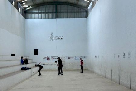 L'institut de Rafelbunyol divulga la cultura de la pilota valenciana