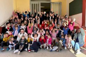 80 niñas y niños de Almenara participan en una nueva edición de l’Escola de Nadal
