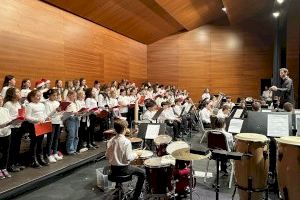 Los coros escolares y la banda Jove protagonizan el Concert de Nadal de La Nucía