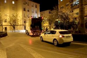Un conductor embriac envist amb el seu cotxe al camió del fem a Alboraia